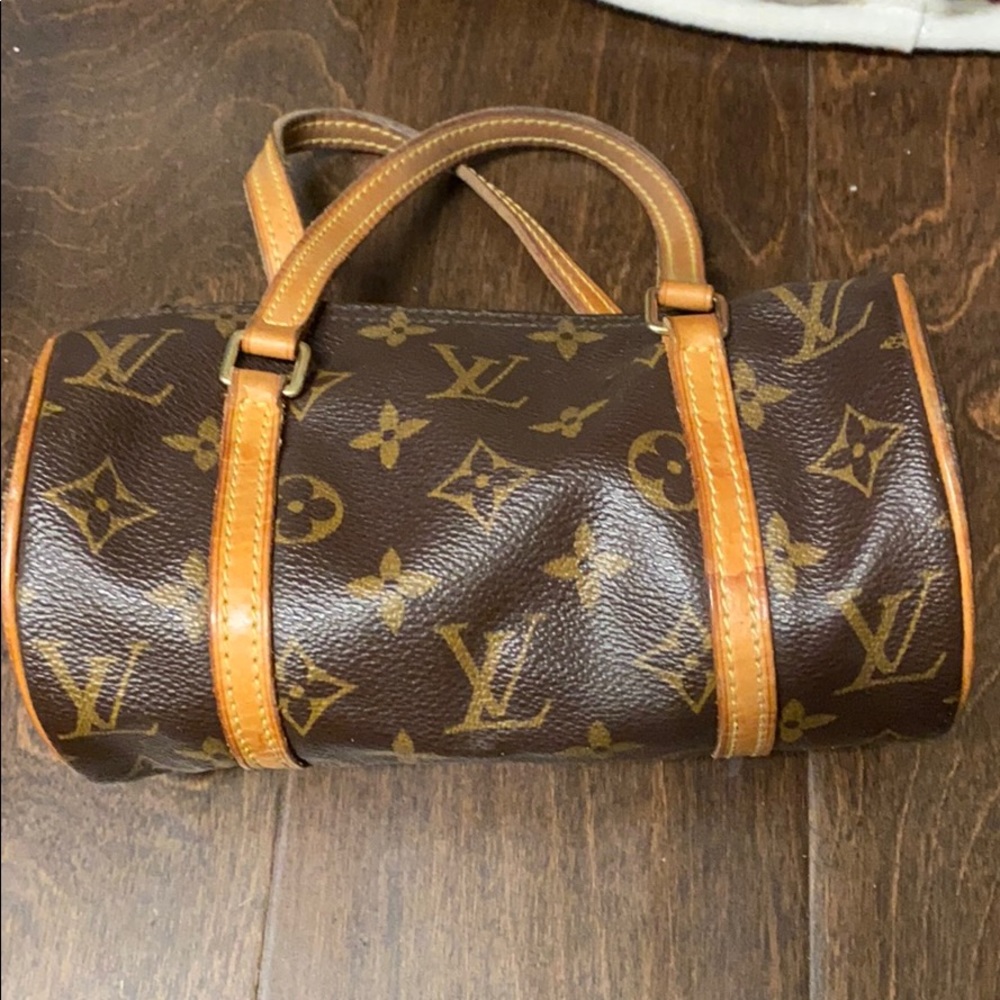 Small Louis Vuitton authentic going out purse